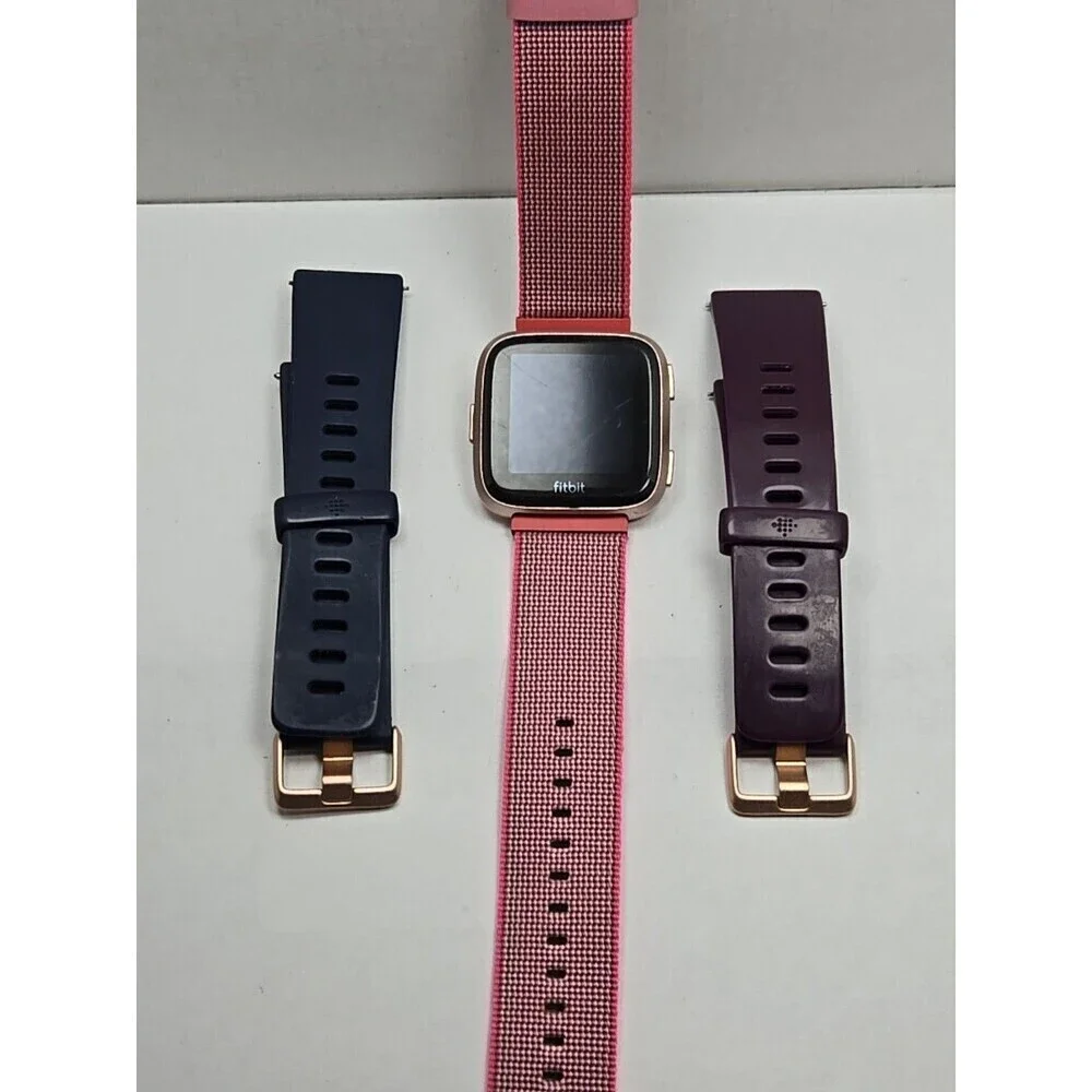 Fitbit Versa FB504 Smartwatch Fitness Heart Rate Bluetooth Extr Bands No Charger